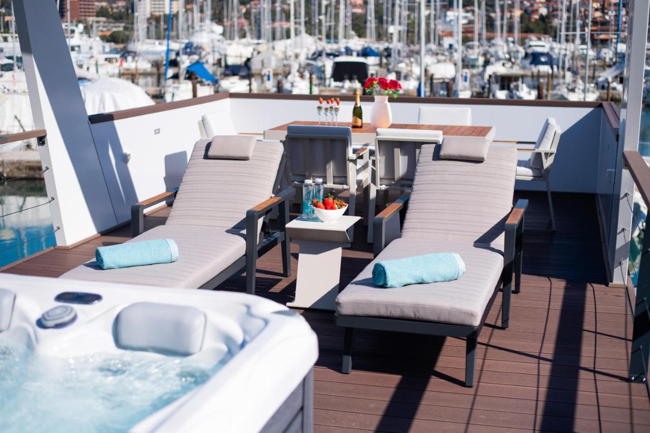 Adria Portoroz Luxury Houseboat Villa Bagian luar foto